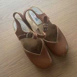 Maguba Wooden & Leather Clogs